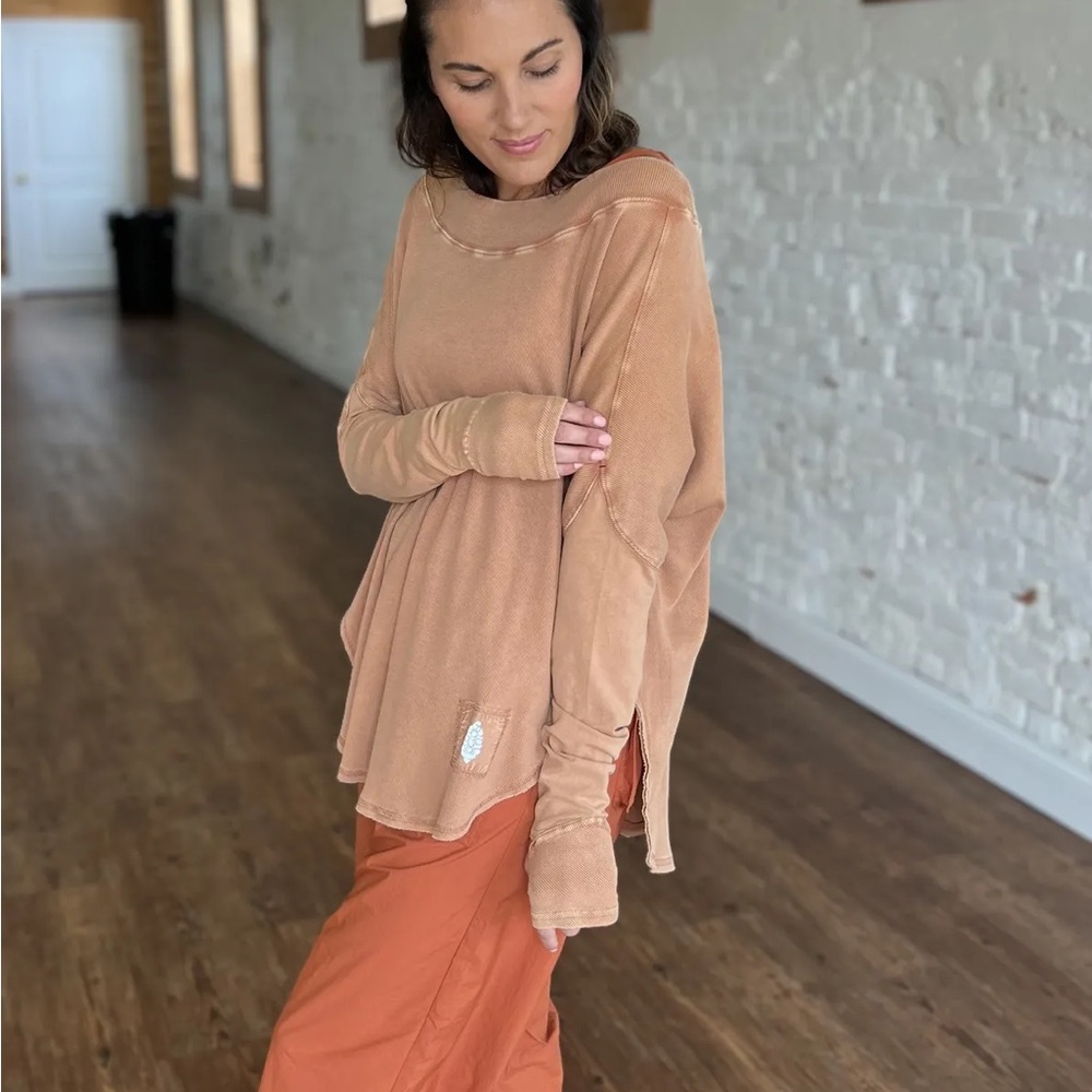 FP MOVEMENT LAYER TOP *BNWT*